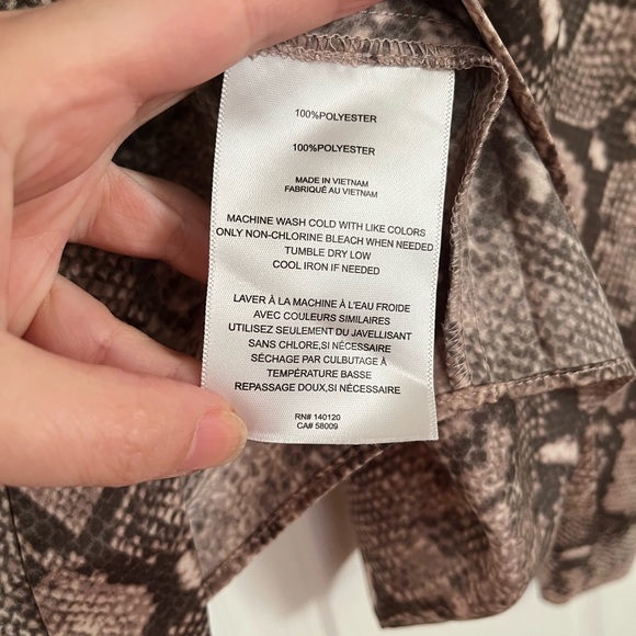 Stella and Dot Lady Boss Top snake print size small - Picture 8 of 10